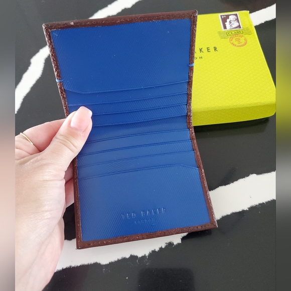 NIB- Ted Baker brown leather billfold, wallet. BRAND NEW - Picture 2 of 6